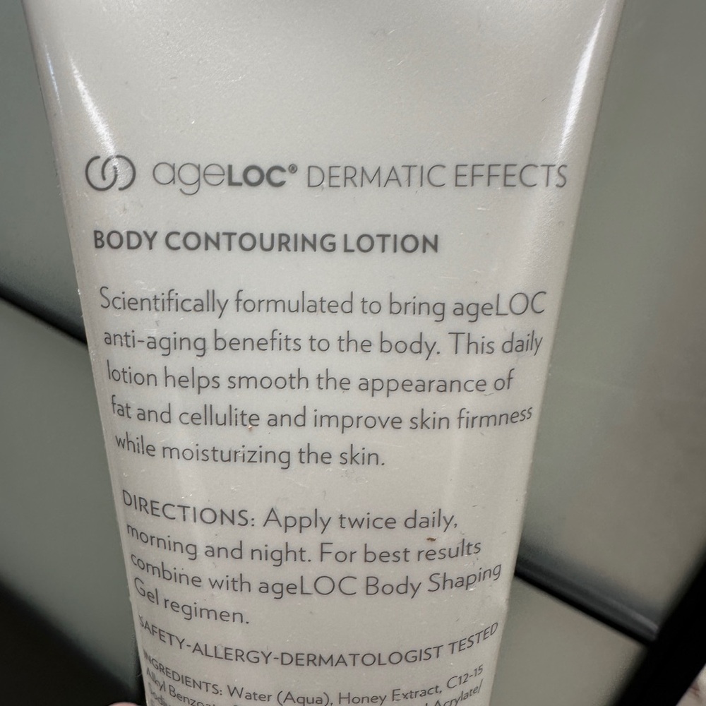 Nu Skin dermatic effects contouring lotion. New & unopened - Picture 4 of 8